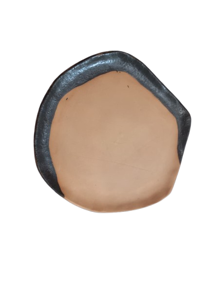 Prato liso borda em engobe preto 03